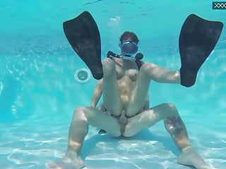 Underwater cumshot free video - Minnie manga hardcore sex underwater