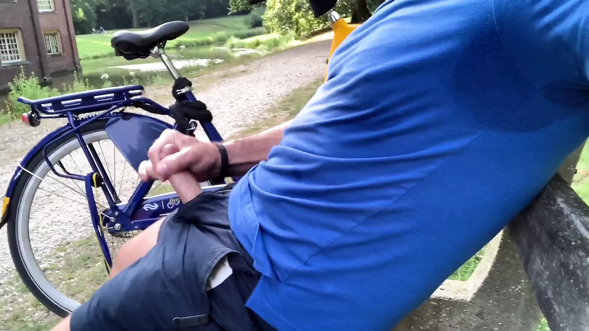 Jerking off on a public park bench and cumming quickly